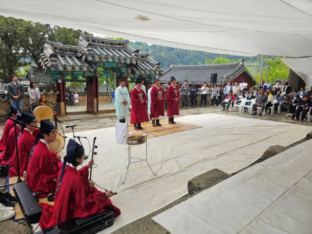 4. 28. - 통영시 충무공 이순신 탄신제 봉행 2.jpg