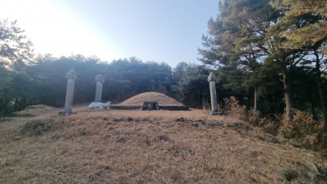 조금호부부묘전경.jpg