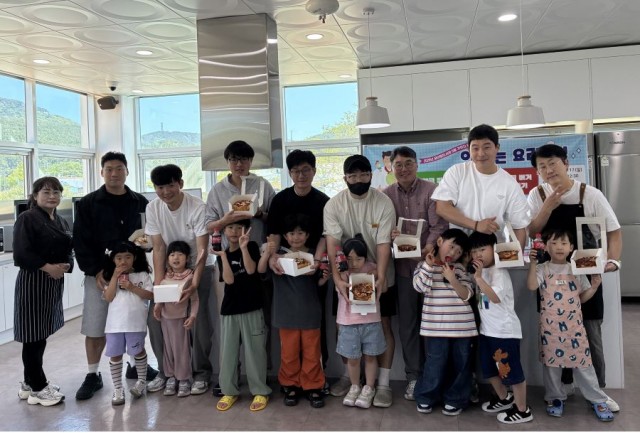 5. 12. - 통영시 꿈이랑도서관, 앞치마 두른 아빠들의 특별한 도전 1.jpg