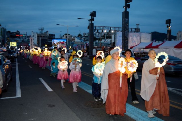 5. 21. - 통영불교사암연합회, 부처님오신날 맞아 봉축대법회 봉행 4.jpg