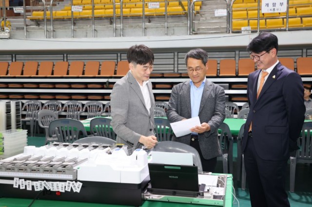 (3)0602제9회전국동시지방선거준비상황최종점검-김해운동장실내체육관1.jpg