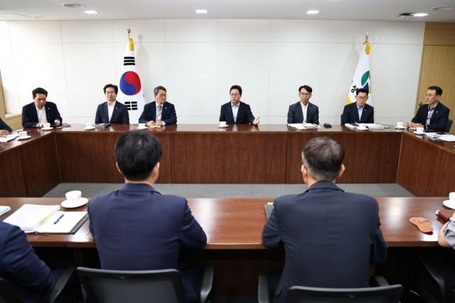 0604박완수도지사_복귀후첫간부티타임(2).jpg