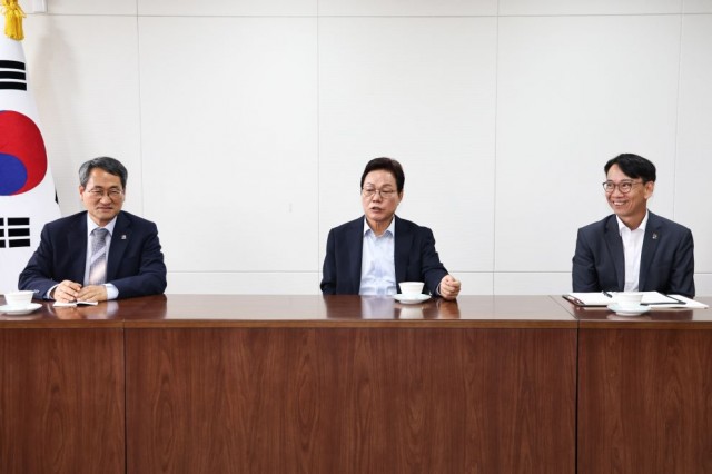 0604박완수도지사_복귀후첫간부티타임(1).jpg