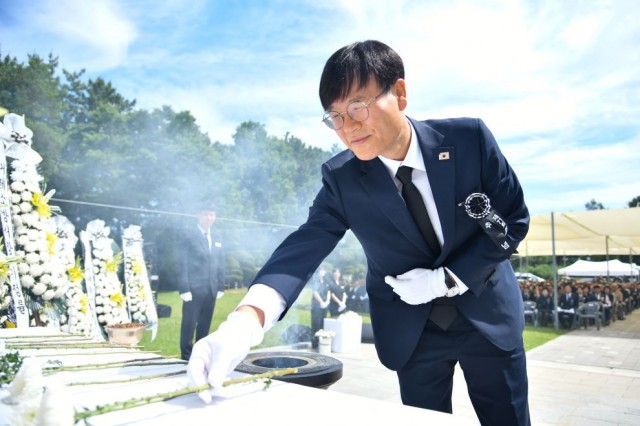 관련사진(거제시， 제71회 현충일 추념식 거행1).jpg