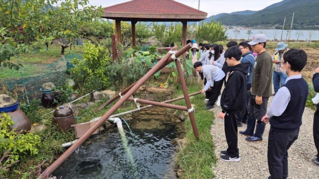 2-3 갯벌·둠벙·독수리…고성  자연을 온몸으로 만나는 생태여행 [둠벙체험].jpg