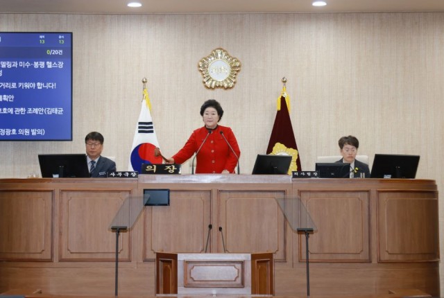 6. 9. - 제243회 통영시의회 임시회 개회 1.JPG