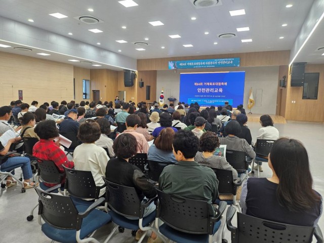 관련사진(제64회 거제옥포대첩축제 자원봉사자 안전관리 교육 실시1) 관련사진(제64회 거제옥포대첩축제 자원봉사자 안전관리 교육 실시1).jpg