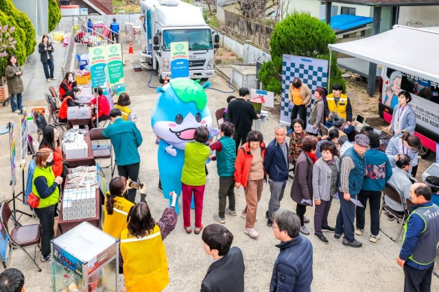 함께찾아가는경남통합돌봄버스(함안군) 함께찾아가는경남통합돌봄버스(함안군).jpg