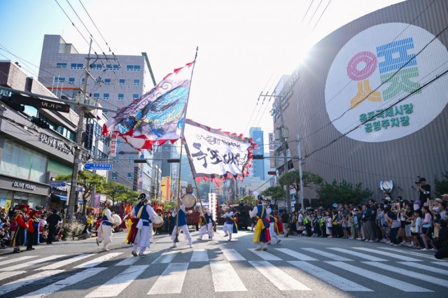 관련사진(제64회 거제옥포대첩축제 성황리에 마무리) (1) 관련사진(제64회 거제옥포대첩축제 성황리에 마무리) (1).jpg