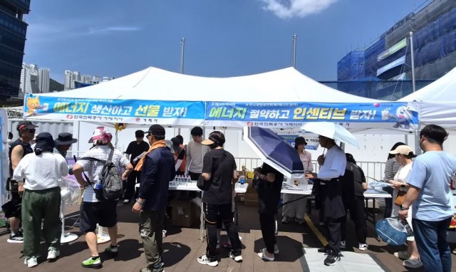 관련사진(거제시, 옥포대첩축제서 탄소중립 홍보부스 운영1).jpg