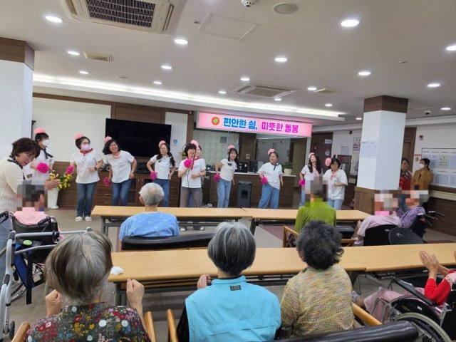 관련사진(거제여성새로일하기센터 실버케어 전문가 양성과정 현장실습 성료2).jpg