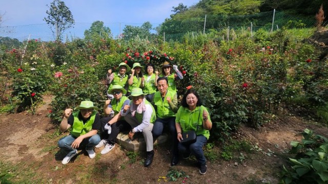 관련사진1(저도 꽃동산 가꾸기).jpg