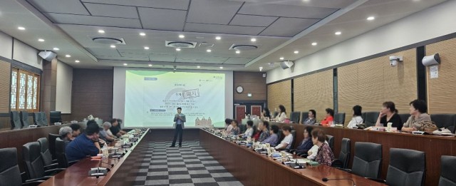 관련사진(거제시 가정위탁부모보수교육 실시).jpg