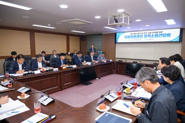 관련사진(거제시, 서일준 국회의원과 정책소통 통한 지역 현안 논의2).jpg