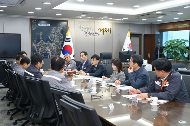 관련사진(거제시， 한화오션 사내협력회사 협의회와 간담회 개최1).jpg