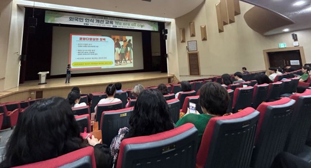 관련사진(거제시, 외국인 인식개선 교육 성료... 수잔샤키야가 전한 상생의 첫걸음1).jpg