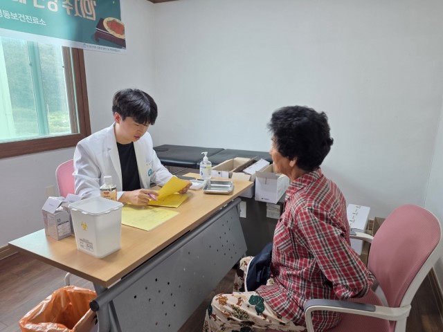 관련사진(명동·구조라보건진료소，한의약프로그램 성황리 마무리1).jpg