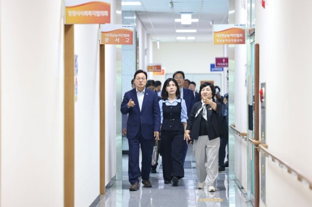 0629+도지사_+경상남도사회복지협의회+방문+(4).jpg