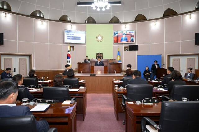 관련사진(거제시, 제10대 의회 개원 맞아 통합과 상생의 첫발 내딛다) (1) 관련사진(거제시, 제10대 의회 개원 맞아 통합과 상생의 첫발 내딛다) (1).jpg