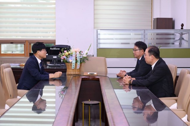 관련사진(거제시, 제10대 의회 개원 맞아 통합과 상생의 첫발 내딛다) (2) 관련사진(거제시, 제10대 의회 개원 맞아 통합과 상생의 첫발 내딛다) (2).jpg