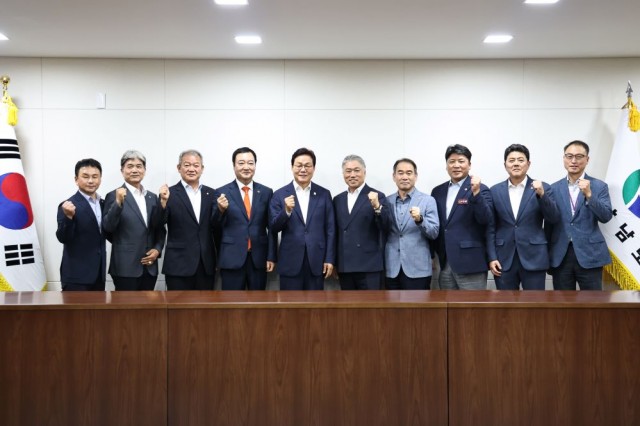0702+한국외식업중앙회+경상남도지회+회장단+간담회+(2).jpg