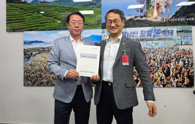 국회방문+면담+기념사진(문금주의원).jpg
