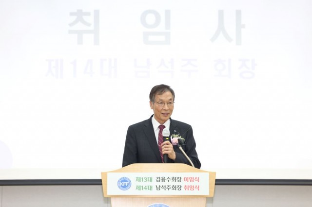 0709+한국자유총연맹+경상남도지부+회장+이취임식+(3)+-+남석주+신임회장+취임사.jpg