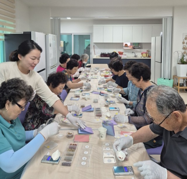 관련사진(거제시보건소, 「거제내(內) 한방직송」 장목면 구영경로당 하절기 프로그램 운영3) 관련사진(거제시보건소, 「거제내(內) 한방직송」 장목면 구영경로당 하절기 프로그램 운영3).jpg