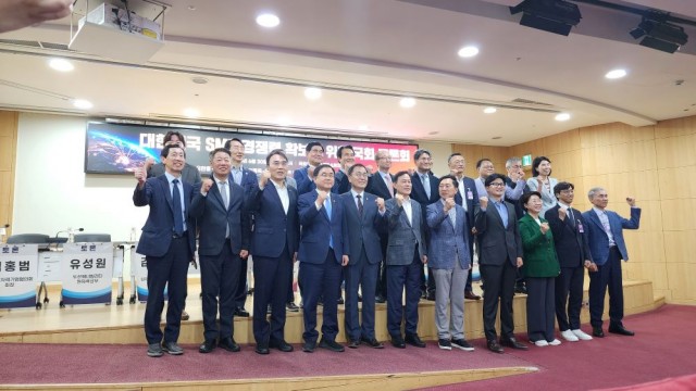 SMR+경쟁력강화+국회토론회+단체+사진(6.30.)+(2).jpg