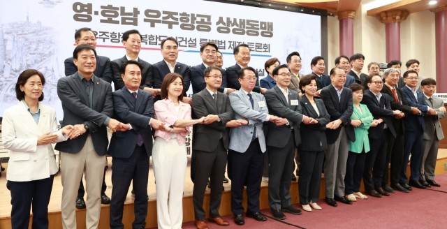 특별법+조속+제정+촉구+국회+토론회+사진+(2).jpg