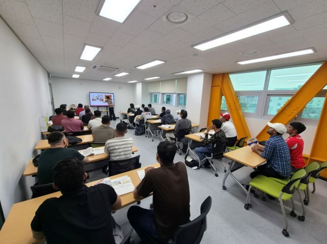관련사진(거제외국인근로자지원센터 2026년 ‘하반기 한국어 교육 개강’’)1 관련사진(거제외국인근로자지원센터 2026년 ‘하반기 한국어 교육 개강’’)1.jpg