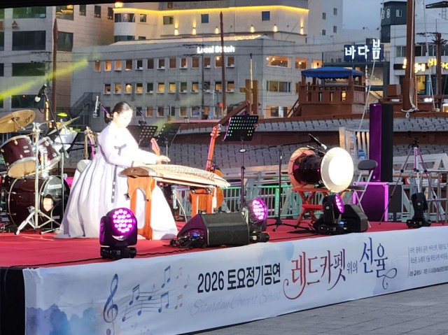 7 7. 21. - 통영시, 토요정기공연 3회차‘레드카펫 위의 선율’성료 1.jpg