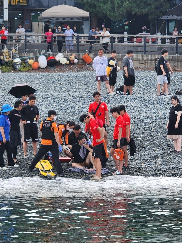 관련사진(거제시, 철저한 훈련과 신속한 대응으로 해수욕장 안전사고 예방1) 관련사진(거제시, 철저한 훈련과 신속한 대응으로 해수욕장 안전사고 예방1).jpg