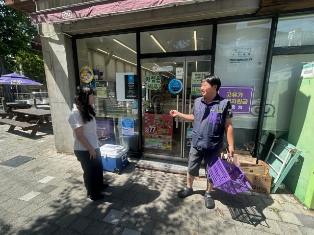 관련사진(거제시, 기록적 폭염 속 이동노동자 건강 보호 나서…쉼터 운영 점검 실시2).jpg