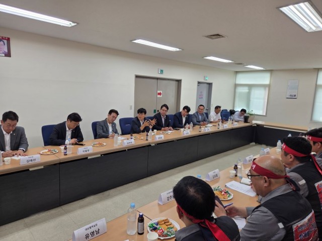 관련사진(변광용 거제시장, 한화오션 노조 정책간담회에서 조선업 현안 해결 위한 집권여당 차원 대책 강조) (2).jpg