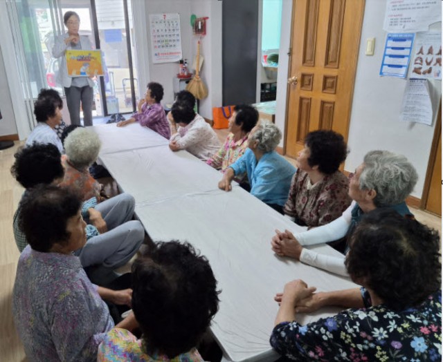 관련사진(어르신 건강, 보건진료소가 찾아갑니다1).jpg