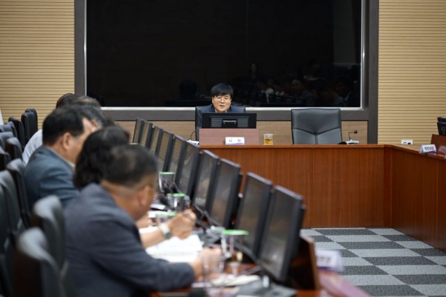 관련사진(거제시, 사상 첫‘면·동장회의’유튜브 생중계...열린 행정 첫 발1).jpg
