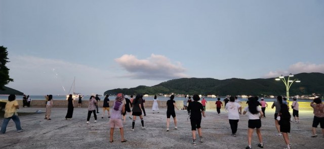 관련사진(일운수변공원 별빛해변운동교실1).jpg