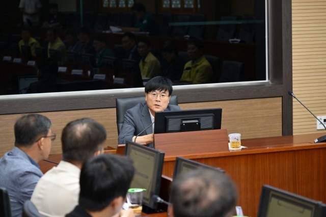 관련사진(거제시, 여름철 농업가뭄 긴급 대책회의 개최...수목， 농작물 피해 예방에 총력2).jpg