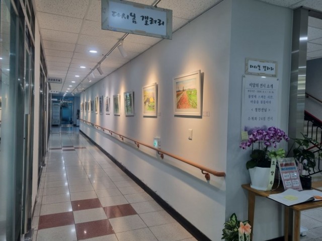 4-1 고성군, 다시봄 갤러리 정인선작가 수채화 작품 전시.jpg