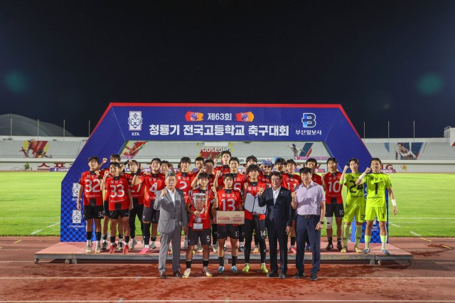 2-2 철성고 U17, 창단 첫 전국 정상에 우뚝 고성 축구의 새 역사를 쓰다.jpg