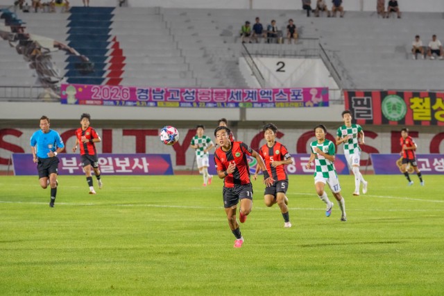 2-4 철성고 U17, 창단 첫 전국 정상에 우뚝 고성 축구의 새 역사를 쓰다.jpg