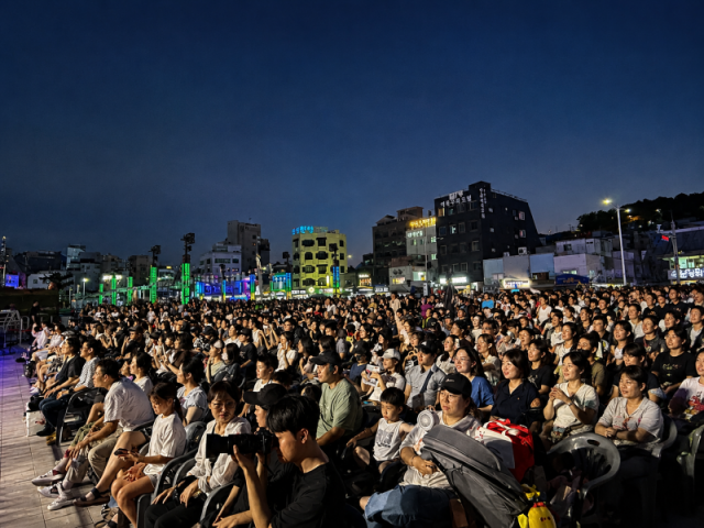 8. 4. - 통영시  강구안 뮤직웨이브 「통영 난장 안예은×처랏」 성황 3.png