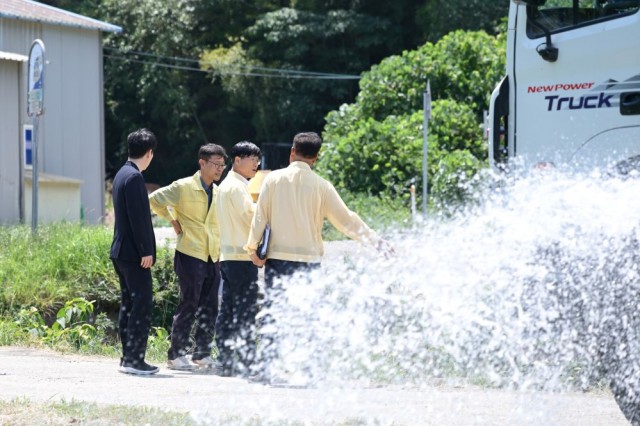 관련사진(변광용 거제시장, 가뭄 피해 현장 점검... 농업용수 확보 총력3) (1).jpg