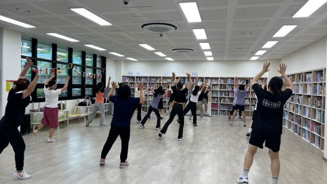 관련사진(거제시가족센터, 양육자 스트레스 해소를 위한 ‘튼튼교실 7기’ 마무리1) 관련사진(거제시가족센터, 양육자 스트레스 해소를 위한 ‘튼튼교실 7기’ 마무리1).jpg
