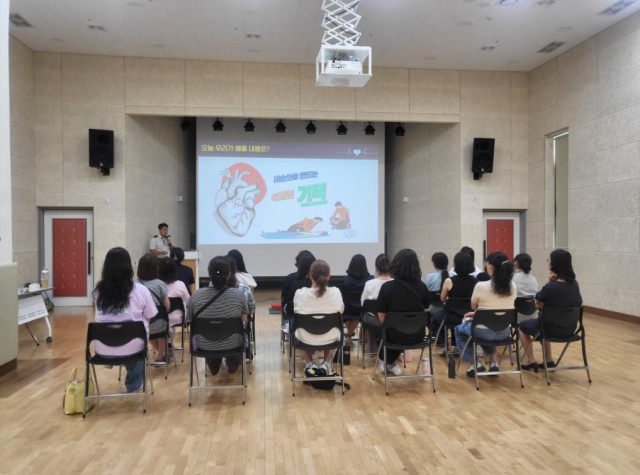 관련사진(거제시육아종합지원센터, 2026년 10차 보육교직원 응급처치 실습 교육 실시2).jpg