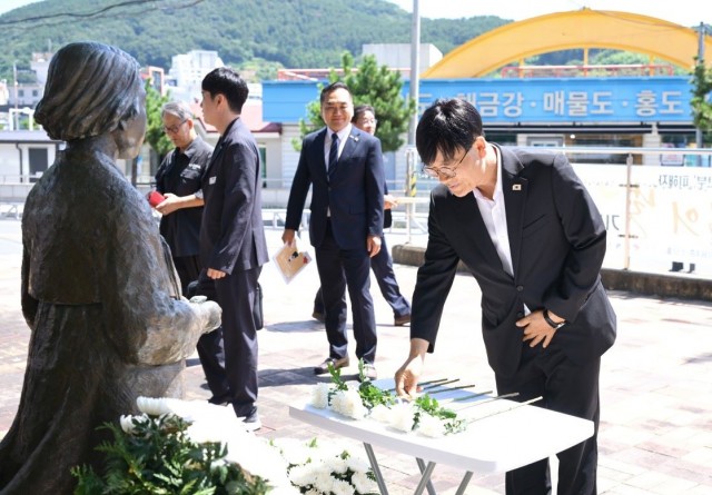 관련사진(거제시， 제9회 일본군‘위안부’피해자 기림의 날 기념식 개최3).jpg