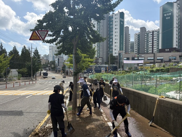 관련사진(거제시, 집중호우 피해 복구에 전 행정력 집중1).JPG