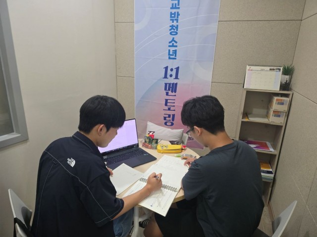 관련사진(거제시학교밖청소년지원센터， 거제시 평생교육과 연계 재능나눔 멘토링 성료) (1).jpg