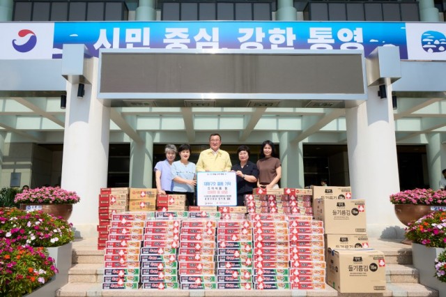 8. 27. - (주)사랑모아 금융서비스, 통영시에 재해구호물품 기탁 1.jpg